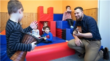 Das Foto zeigt einen Blick in einen Kindergarten. 