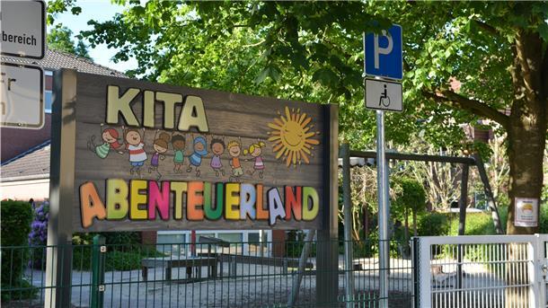 Die Kita Abenteuerland ist aktuell eine von zwei Einrichtungen in Spaden. Kita Nummer drei folgt bis Frühjahr 2023, aber auch diese wird voraussichtlich nicht ausreichen, um den wachsenden Bedarf im Ort zu decken.