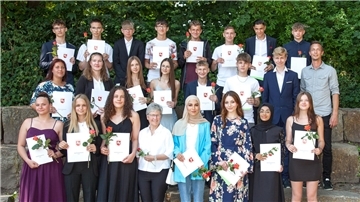 Die Klasse 10d mit ihrem Klassenlehrerteam Frauke Logemann-Fastie und Herrn Hespe war eine der Abschlussklassen der IGS Brake.