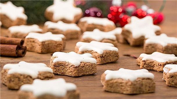 Die klassischen Zimtsterne gehören zur Weihnachtsbäckerei.