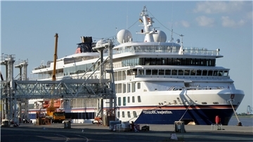 Die knapp 140 Meter lange „Hanseatic Inspiration“ der Reederei Hapag-Lloyd wird Cuxhaven am Montag anlaufen. 