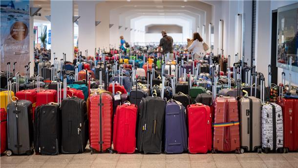 Die Koffer der Urlauber sollen ab 2025 andere bewegen: Ein türkischer Konzern hat den Zuschlag erhalten, das Kreuzfahrtterminal in Bremerhaven zu betreiben.