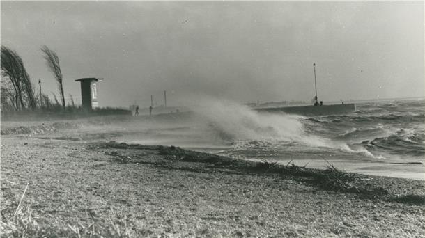Eine starke Sturmflut in Bremerhaven.