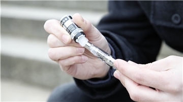 Die Kräutermischung könnte dem „Liquid“ einer E-Zigarette oder E-Shisha zugefügt worden sein.