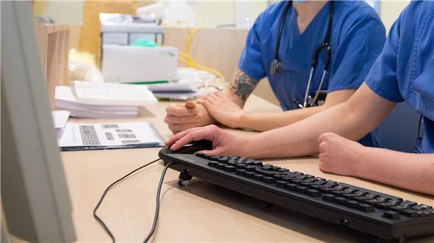 Initiative will Bürokratie in Krankenhäusern abbauen Die Krankenhausreform dürfe die Bürokratielast nicht erhöhen, fordert eine Initiative. (Symbolbild)