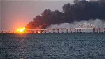 Die Krim-Brücke wurde bei einer Explosion schwer beschädigt.