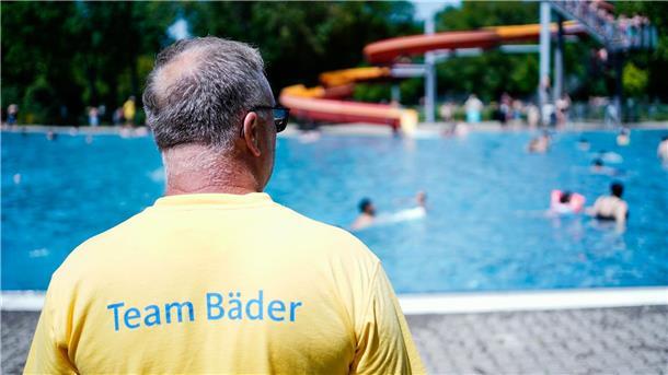 Die Kriminalität in Freibädern nimmt zu, einige Schwimmmeister sind besorgt.