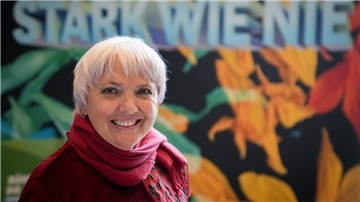 Die künftige Kulturstaatsministerin Claudia Roth (Grüne) wird bald einen Anruf der Bremerhavener Grünen bekommen. Thema: Die „Najade“. Roth ist jetzt zuständig für das Projekt, das von den Grünen an der Weser kritisch betrachtet wird.