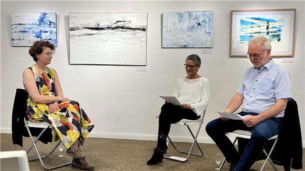 Von links: Anne Humboldt, Doris Becker, Hans-Heinrich Berends bei einem Interview im Museum Nordenham.
