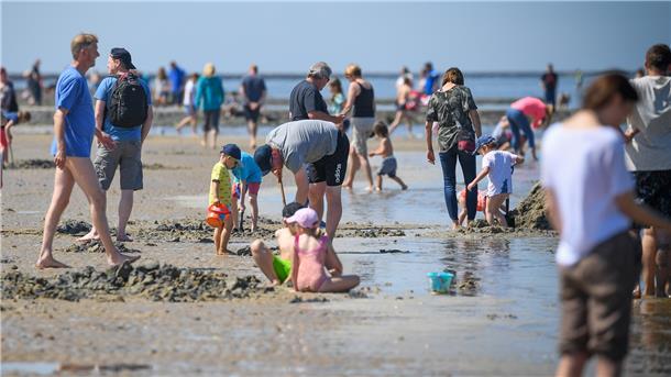 Die Küste (wie hier in Cuxhaven-Duhnen) hat in diesem Sommer davon profitiert, dass sich etliche Touristen nicht ins Ausland getraut haben.