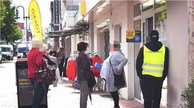 Security-Mitarbeiter vor EWE