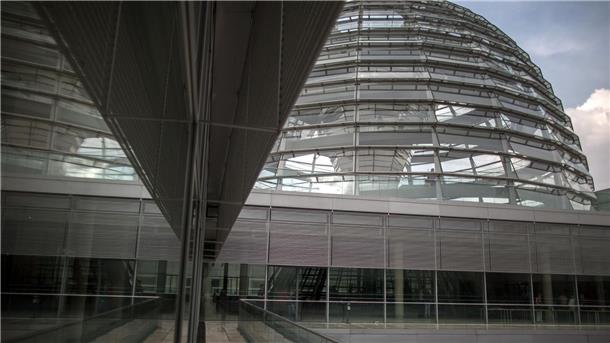 Ampel-Koalition will Lobbyregister verschärfen Die Kuppel auf dem ehemaligen Reichstagsgebäude, dem Sitz des Deutschen Bundestags.