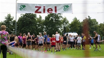 Menschen bei einem Lauf. 