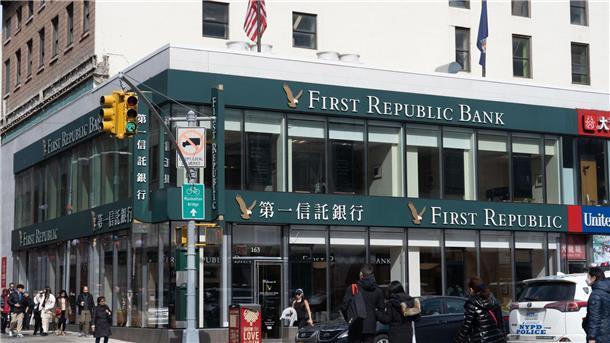US-Regierung signalisiert weitere Bankenhilfen Die Lage bei der strauchelnden US-Regionalbank First Republic bleibt trotz einer konzertierten Hilfsaktion der größten Geldhäuser der Vereinigten Staaten prekär.