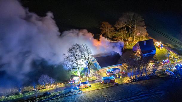 Die Lagerhalle in Volkensen brannte komplett aus.