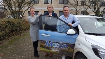 Die Landtagsabgeordnete Karin Logemann (Mitte) warb bei Pflegeunternehmer Marcel Schmikale und Pflegedienstleiterin Alina Kramer, die Förderung für ambulante Pflegedienste in Anspruch zu nehmen.