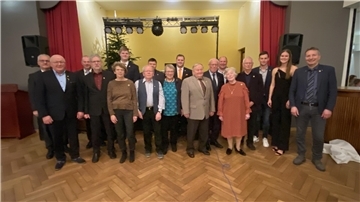 Die langjährigen Vereinsmitglieder, die 70, 60, 50 oder 25 Jahre dabei sind, wurden auf dem Sportlerball geehrt.