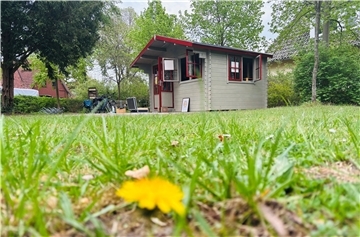 Ein Gartenhaus steht in einem Garten. Die Lebensqualität in der Samtgemeinde Tarmstedt liegt laut Umfrage über dem Durchschnitt. Was trägt dazu bei?
