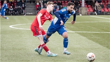 Die Leher TS (hier Leandro Nunes Amador, rechts), spielt am Sonntag gegen den Brinkumer SV.