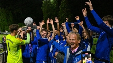 Die Leher TS wird zum Seriensieger bei ihrem Vorbereitungsturnier um den Burmeister-Cup.