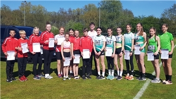 Die Leichtathleten aus dem Cuxland überzeugten bei den Bezirksmeisterschaften in den Blockwettkämpfen mit zahlreichen Medaillen.