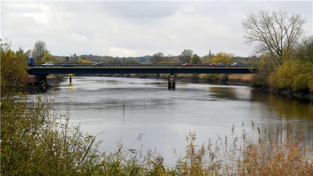 Die Lesum fließt in Bremen in die Weser. In dem Fluss ist ein 13-Jähriger ertrunken. (Symbolfoto)