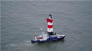 Die „Lev Taifun“ hat Übernachtungsgäste zum Leuchtturm Roter Sand gebracht. In diesem Jahr wird pausiert.