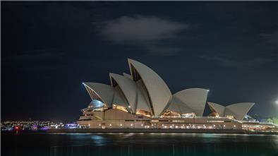 Die Lichter des Opernhauses von Sydney sind für die „Earth Hour“ ausgeschaltet worden.