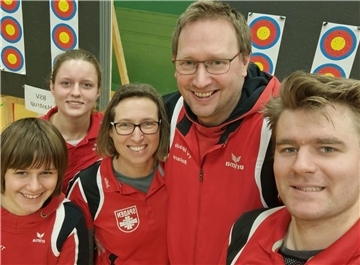Die Ligamannschaft des TV Spaden mit mit Lisa Frank, Dascha Blagov, Jutta Pepperl, Roland Pepperl und  Sergey Zolotov.