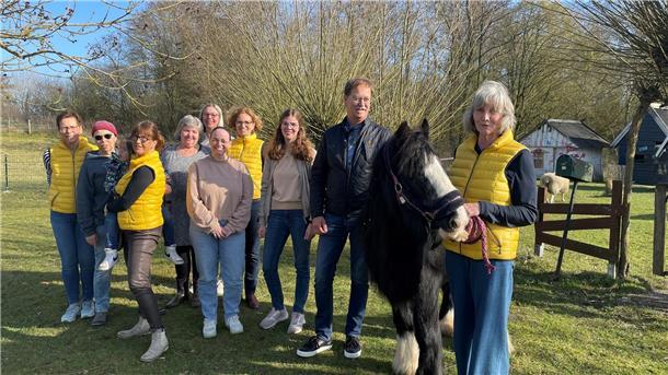 Gruppe mit Pony