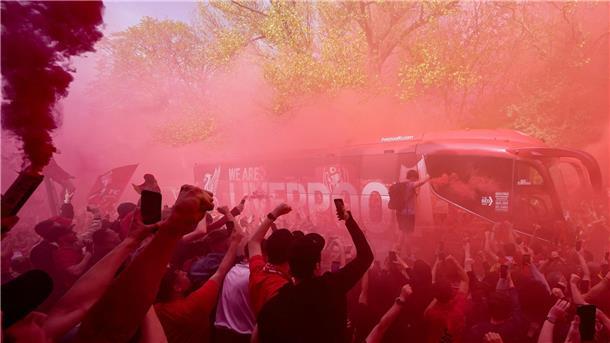 Die Liverpool-Fans hatten ihrem Team vor dem Spiel einen spektakulären Empfang bereitet.