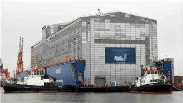 Die Lloyd Werft müsse in ihrer Substanz erhalten werden, fordert Bremerhavens SPD-Chef Martin Günthner angesichts der aktuellen Diskussion um einen Verkauf der Werft. Notfalls müsse sich auch das Land Bremen wieder beteiligen.
