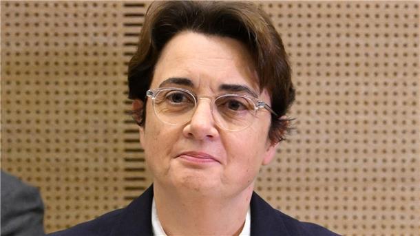 Louvre-Direktorin bot Rücktritt an - Ministerin lehnte ab Die Louvre-Präsidentin wurde nach dem Juwelendiebstahl im Museum vor dem französischen Senat befragt.