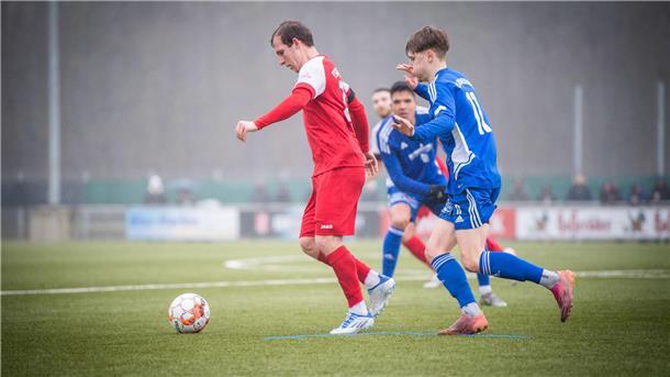 LTS-Trainer fordert in der Fußball-Bremen-Liga mehr Konsequenz von seinem Team Die Mannschaft der Leher TS (blau) hadert mit personellen Engpässen und muss diese mit Einsatz ausgleichen.