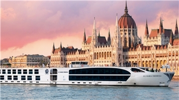 Die „Maria Theresa“ der Reederei Uniworld, die auf der Donau verkehrt, ist eines von mehr als 160 Flusskreuzfahrtschiffen, die von Schiffdorf aus beliefert werden.