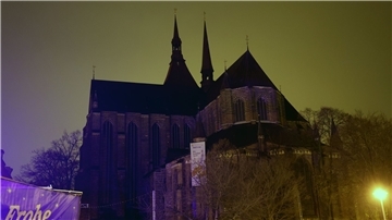 Die Marienkirche in Rostock: Vielerorts sollen an den Außenbeleuchtungen gespart und Kirchen nicht mehr angestrahlt werden.