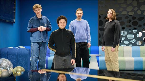 Die markante Stimme des Leadsängers Vincent Waizenegger (2.v.l0.) steht im Fokus. (Archivbild)