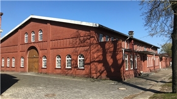 Die Markthalle in Rodenkirchen muss wegen sicherheitsrelevanter Rissbildungen im Dachgebälk geschlossen bleiben.