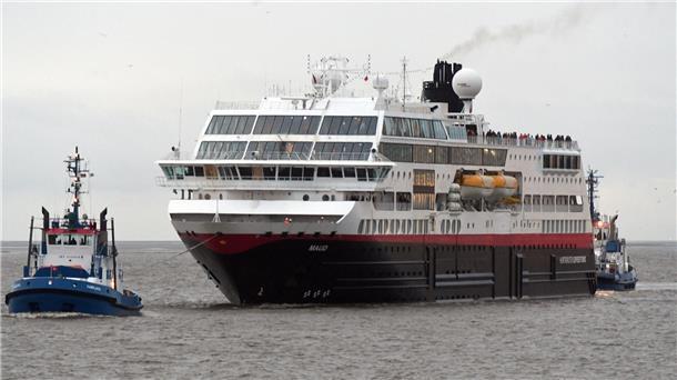 Die "Maud" legt nach ihrer Odyssee in Bremerhaven an. 