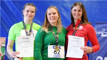 Die Medaillengewinnerinnen bei den Deutschen Winterwurf-Meisterschaften in der Klasse U20 (von links): Kaja Suhrhoff (Silber), Konstanze Irlinger (Gold) und Annika Seifert (Bronze).