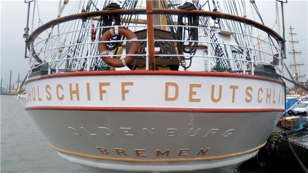 Die Mehrheit der inzwischen 50 Mitglieder des Schulschiffvereins, die schriftlich Stellung bezogen hat, spricht sich für einen Umzug der „Schulschiff Deutschland“ nach Bremerhaven aus.