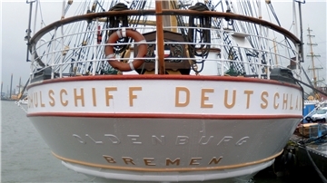 Die Mehrheit der inzwischen 50 Mitglieder des Schulschiffvereins, die schriftlich Stellung bezogen hat, spricht sich für einen Umzug der „Schulschiff Deutschland“ nach Bremerhaven aus.