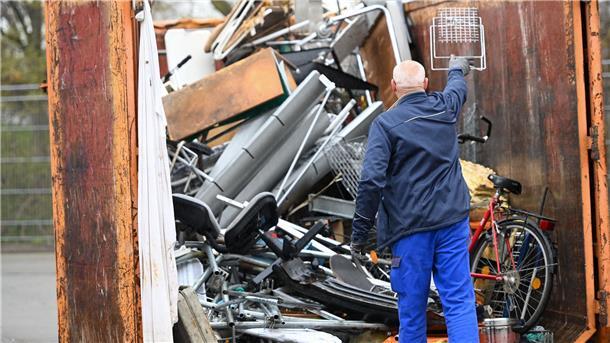 Recyclinghöfe sorgen für Diskussionsstoff Die Mehrheitsgruppe im Kreistag zweifelt an, „dass es für einen Recyclinghof in Butjadingen keine Grundlage gibt“.