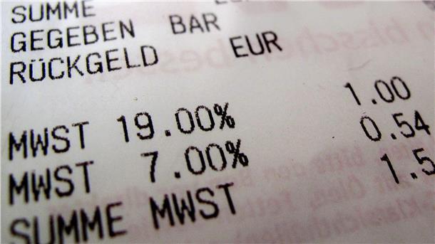 Die Mehrwertsteuer wird für ein halbes Jahr von 19 auf 16 Prozent gesenkt, in der Hoffnung, die Kaufkraft der Konsumenten zu stärken.