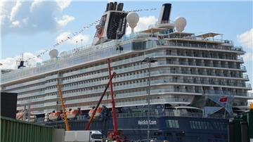 Die „Mein Schiff 3“ von Tui Cruises am Kreuzfahrtterminal in Bremerhaven.