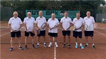 Die Meister-Mannschaft Herren 60 vom Langener Tennisclub.