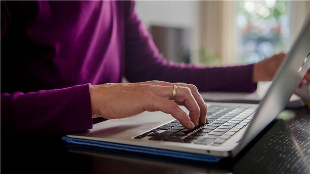 2,3 Millionen Beschäftigte arbeiten nur noch von zu Hause Die meistgenutzten Homeoffice-Tage in der Wirtschaft sind nach Angaben des Ifo-Instituts der Freitag und der Montag.