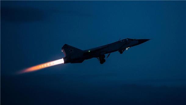 Russland will estnischen Luftraum nicht verletzt haben Die MiG-31 gehört zu den Standardmodellen der russischen Luftwaffe. (Archivbild)