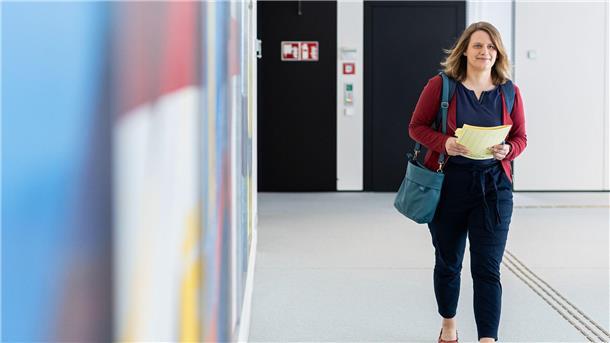 Kultusministerin gibt Ausblick auf neues Schuljahr Die Ministerin will bei einer Pressekonferenz über das neue Schuljahr informieren. (Archivbild)