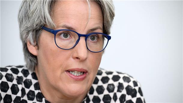 Kerstin Claus: Kirche muss Hinterzimmer-Politik beenden Die Missbrauchsbeauftragte Kerstin Claus kritisiert den Umgang der evangelischen Kirche mit Betroffenen sexualisierter Gewalt.